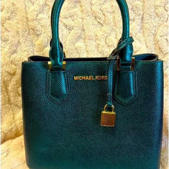 Michael Kors Elegant Green Pebble Tote - Picture 1 of 8
